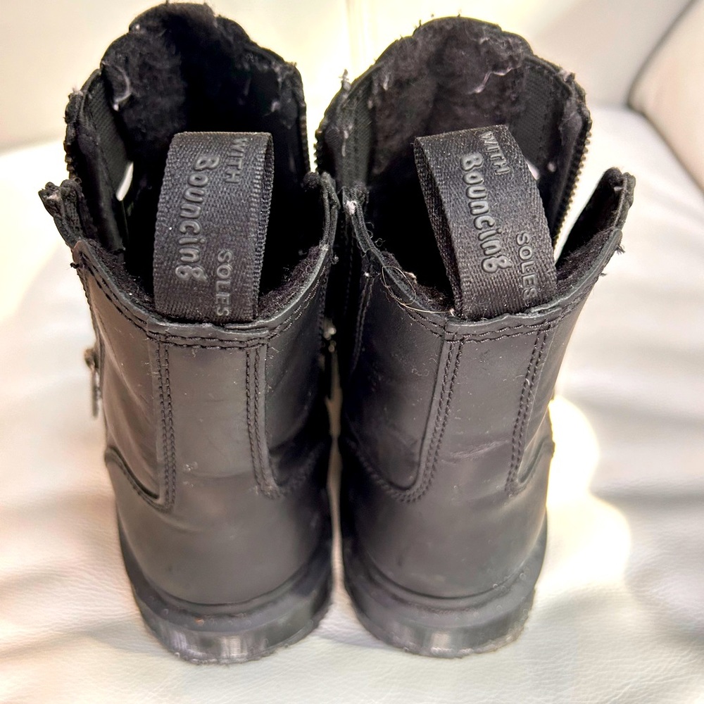 Dr. Martens  Chelsea Women’s black boots with fur and zippers!